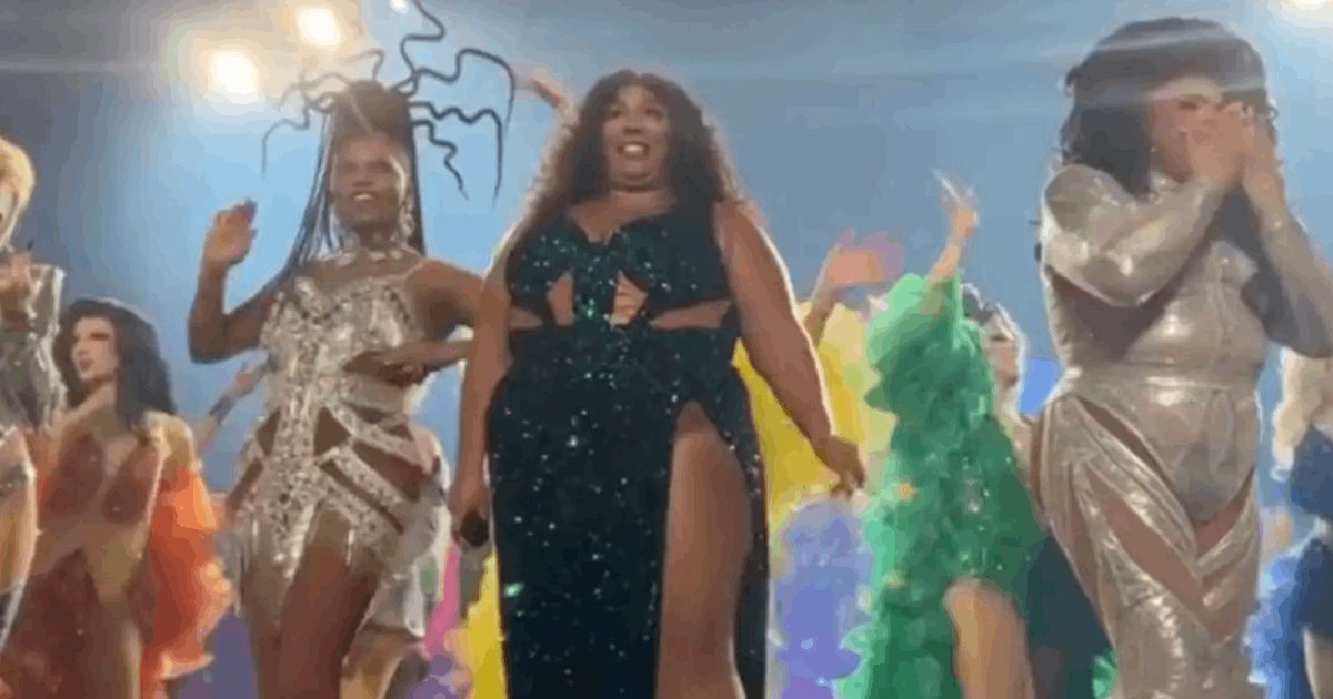 t5 22.png?resize=412,275 - EXCLUSIVE: Lizzo Breaks State Law And Brings Drag Performers On Stage In Tennessee As Audience Left Stunned