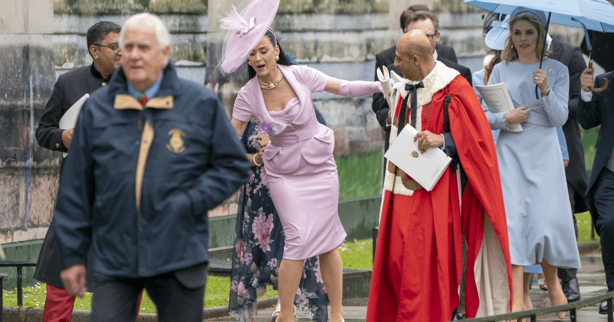 d2 1.png?resize=412,275 - EXCLUSIVE: Katy Perry Has Disaster At King's Coronation As She Nearly Slips & Falls While Remaining Clueless Of Where To Sit