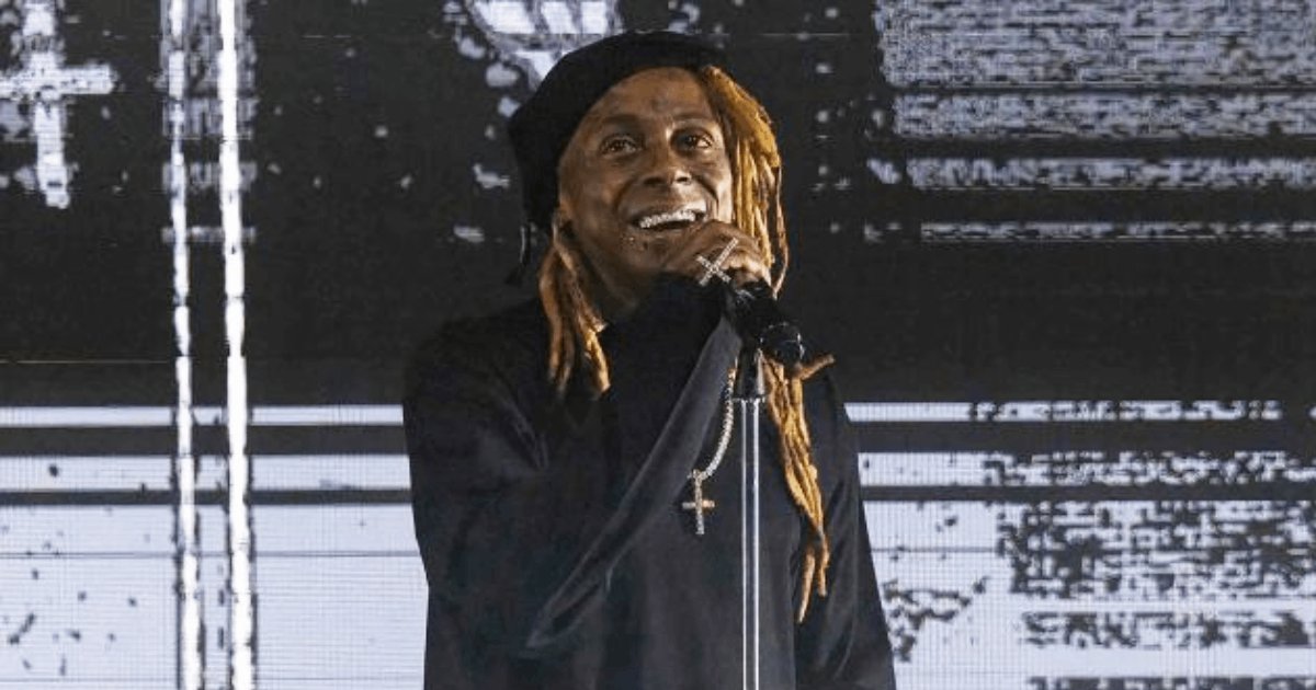 d5 7.png?resize=412,232 - BREAKING: Lil Wayne Seen Walking Off Stage After 30 Minutes At LA Show Due To 'Low Energy Crowd'