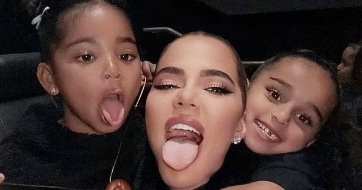 d7 2.png?resize=412,232 - "How About Cleaning Your Tongue, That's Disgusting!"- Trolls Blast Khloe Kardashian For 'Dirty Tongue' In New Picture