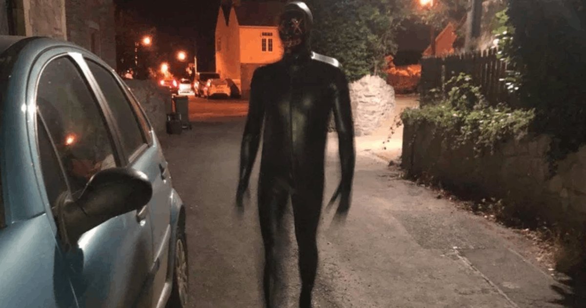 t7 28.png?resize=412,275 - EXCLUSIVE: Man Dressed In Head To Toe Black Latex Attire ARRESTED For Scaring Female Driver