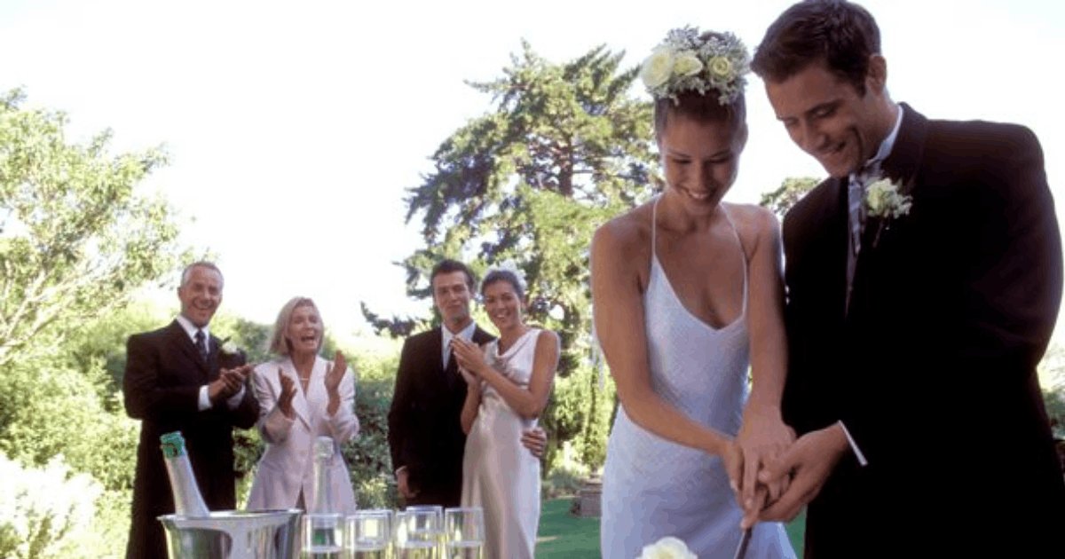 t6 1.png?resize=412,275 - "My Friends Want Me To DIVORCE My Husband Because Of The Disrespectful Way He Walked Down The Wedding Aisle! Is The Reason Good Enough?"