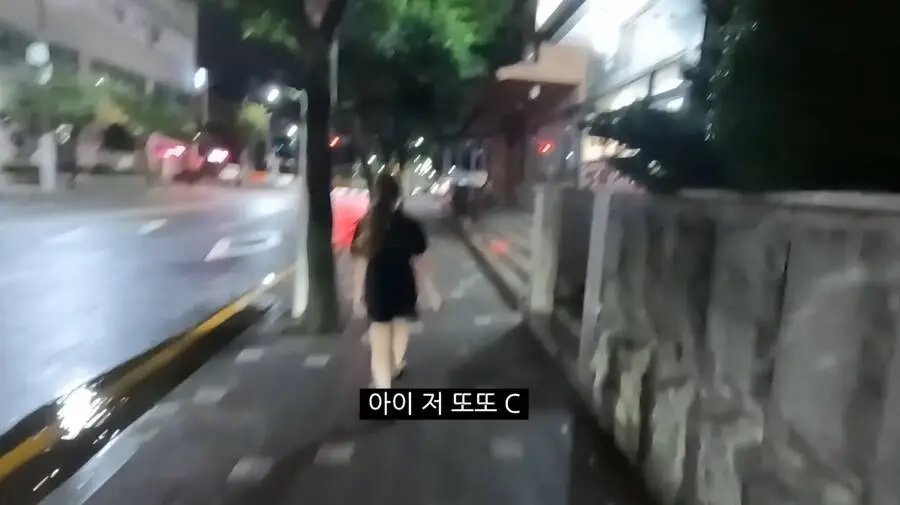 img/23/07/21/189782095ff7f633.png 한국남자랑 결혼한 프랑스 누나가 비와도 우산 안쓰는 이유 ㄷㄷㄷㄷ...jpg