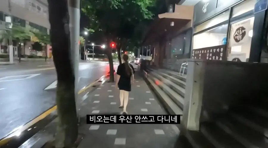 img/23/07/21/1897820979f7f633.png 한국남자랑 결혼한 프랑스 누나가 비와도 우산 안쓰는 이유 ㄷㄷㄷㄷ...jpg