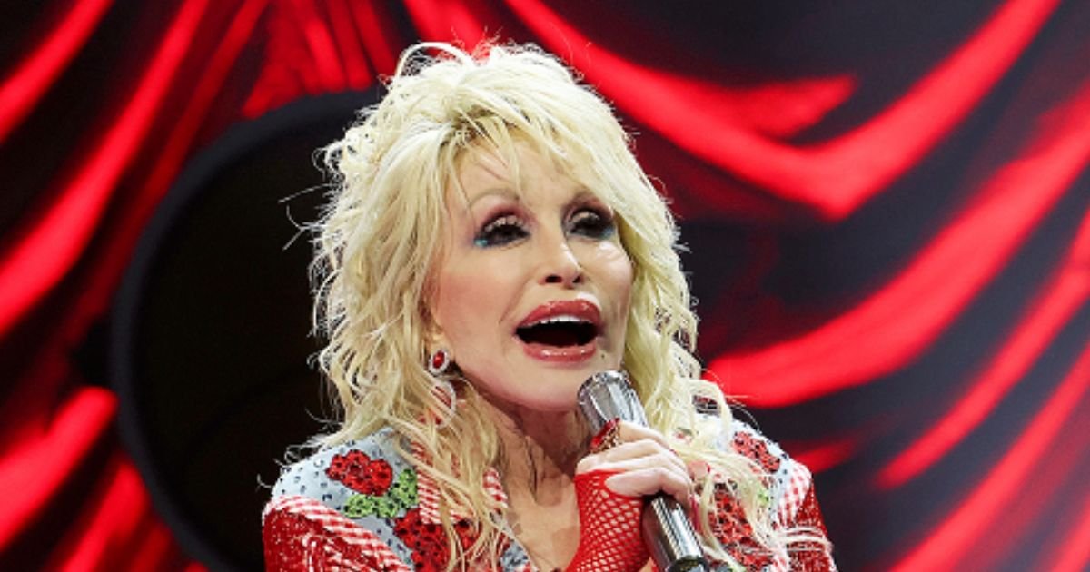 Just In Dolly Parton 77 Leaves Fans In Stitches After Revealing She Will Only Retire When She 8374