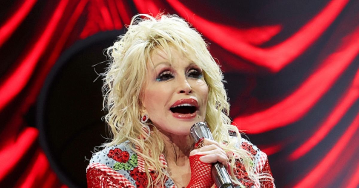 dolly4.jpg?resize=412,232 - JUST IN: Dolly Parton, 77, Leaves Fans In STITCHES After Revealing She Will Only Retire When She 'Drops Dead' On Stage