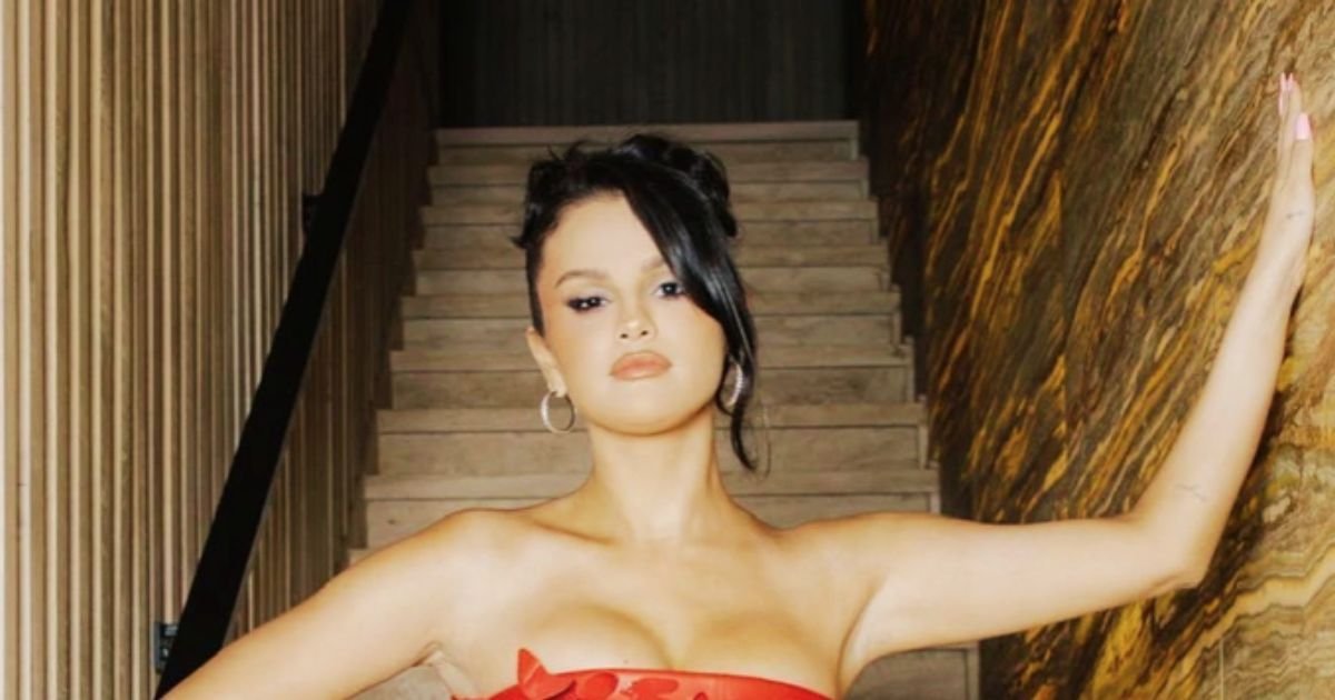 selena6.jpg?resize=412,232 - JUST IN: Selena Gomez Leaves Her Fans STUNNED As She Wears A Fiery Mini Dress With Floral Details For 31st Birthday Bash