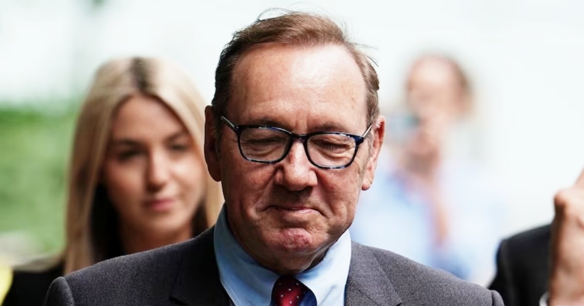 t1 12.png?resize=412,275 - BREAKING: Oscar-Winning Actor Kevin Spacey Pictured CRYING Outside Court After Verdict For His Assault Trial Revealed