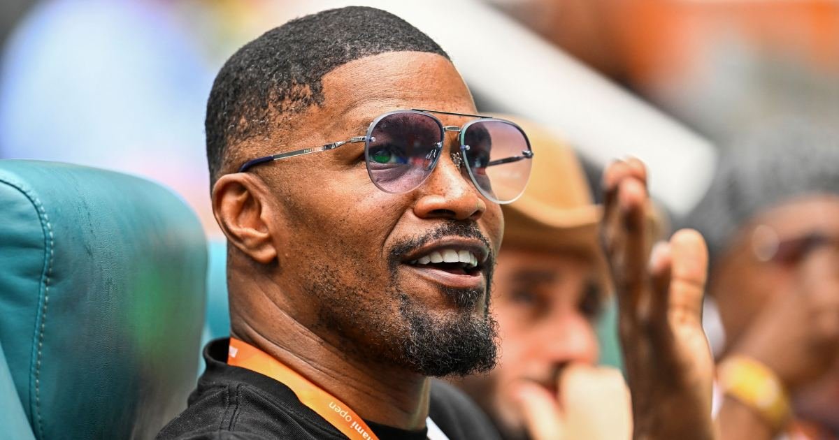 t4 1.jpeg?resize=412,275 - EXCLUSIVE: Jamie Foxx Seen For The FIRST Time Since His Mystery Illness