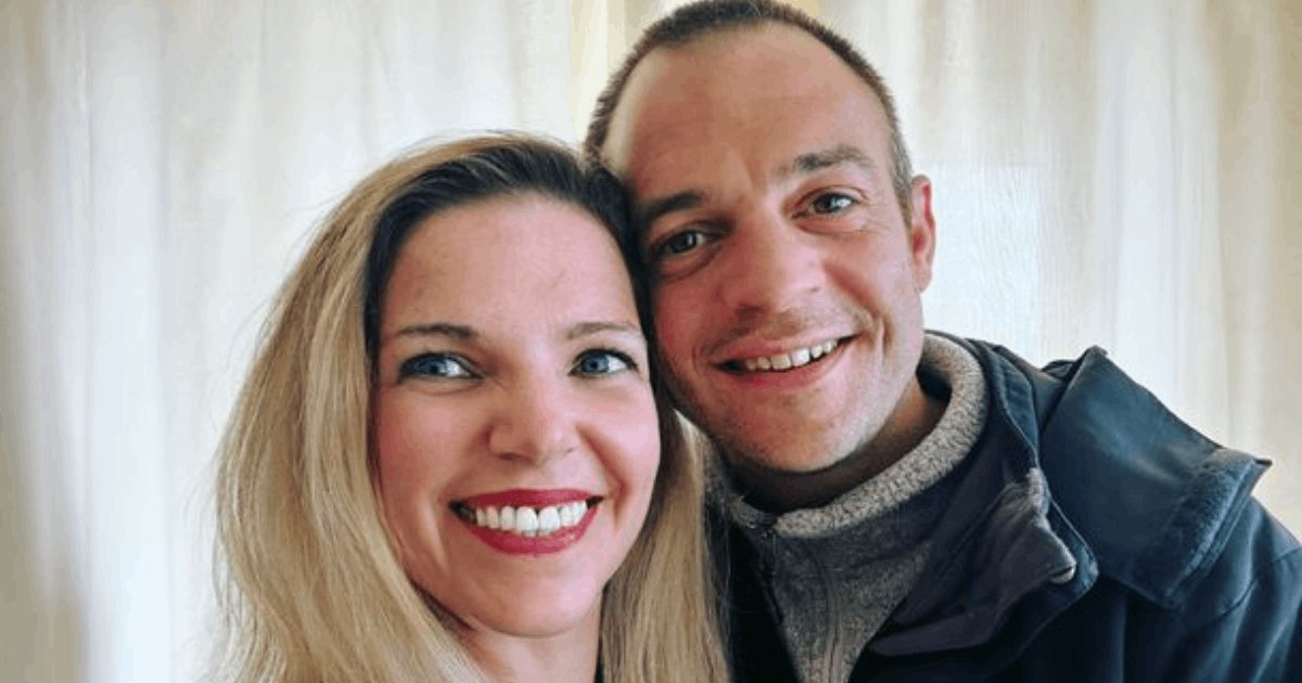 t4 6.png?resize=412,275 - Couple Leaves Netizens Divided After Admitting Sleeping In SEPARATE Beds Saved Their Marriage