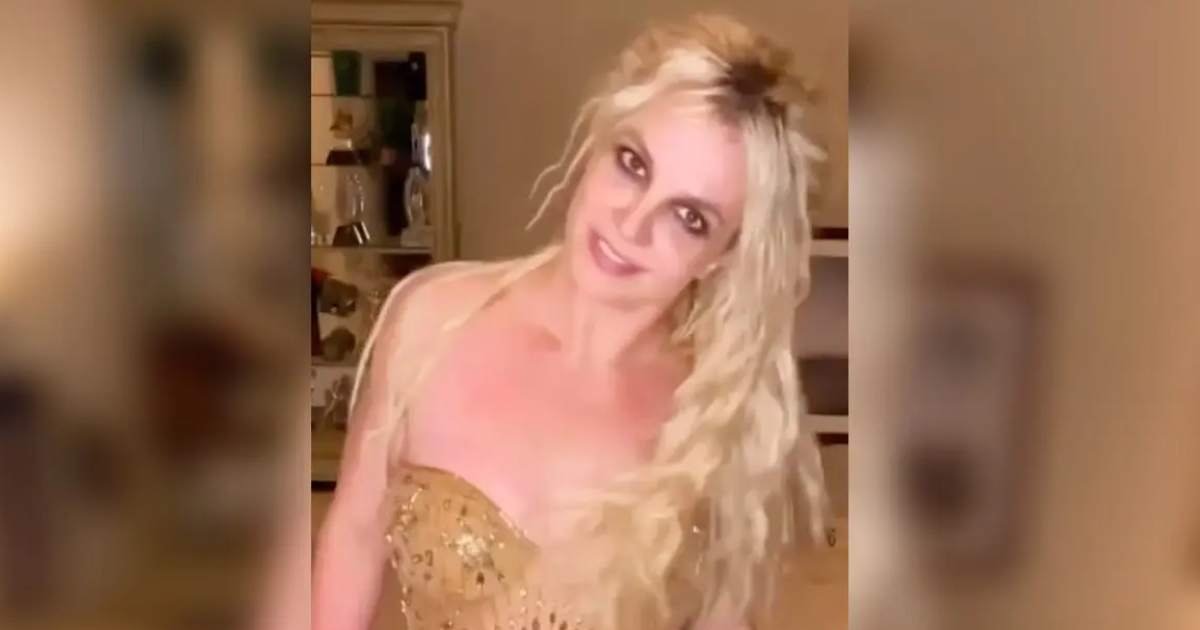 d9.jpeg?fit=1024%2C538&ssl=1&strip=all - BREAKING: Topless Britney Spears Seen Rolling Around In Bed With Male Friend LICKING Her While Being Filmed