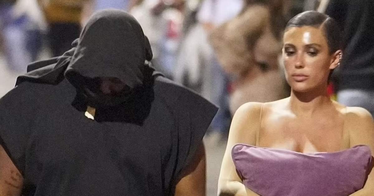d19.jpeg?fit=1024%2C538&ssl=1&strip=all - BREAKING: Kanye West's Wife Pictured Strolling The Streets Without Clothes & Hugging A Cushion