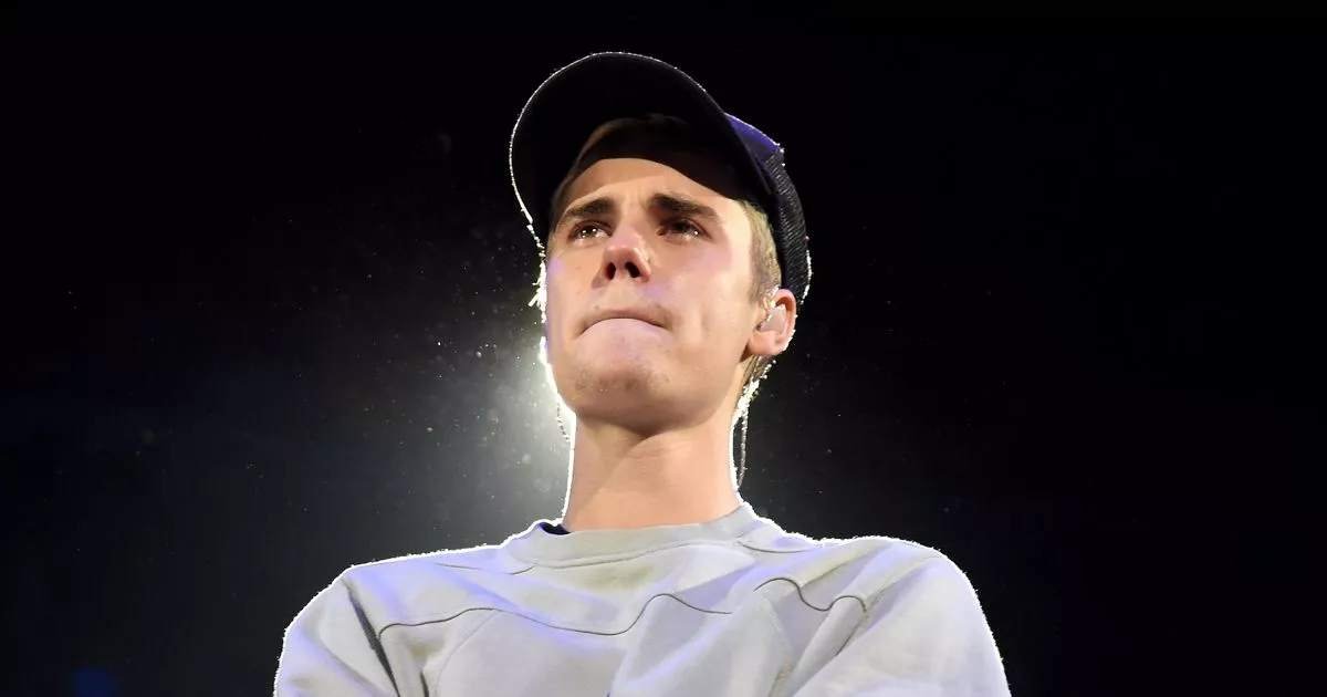m1 3 2.jpeg?resize=412,275 - JUST IN: Justin Bieber Loses His Cool After Fan Throws SEMEN In His Face