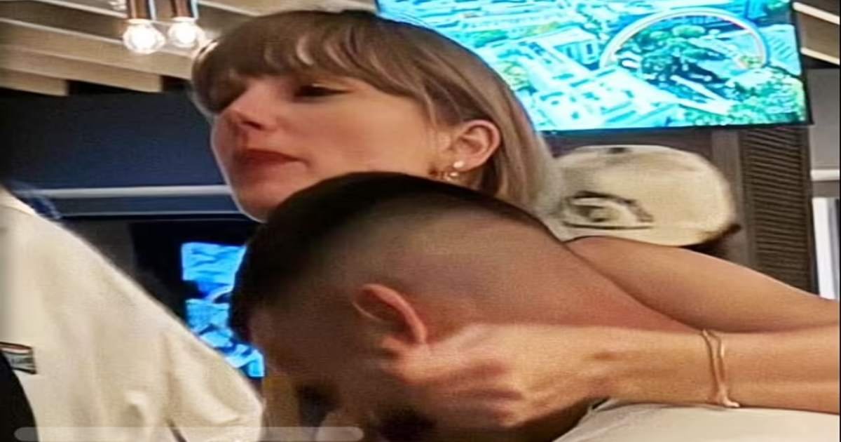 m3 7.jpeg?resize=1200,630 - JUST IN: Taylor Swift Wraps Her Arms Around New Lover Travis Kelce In First Display Of PDA 