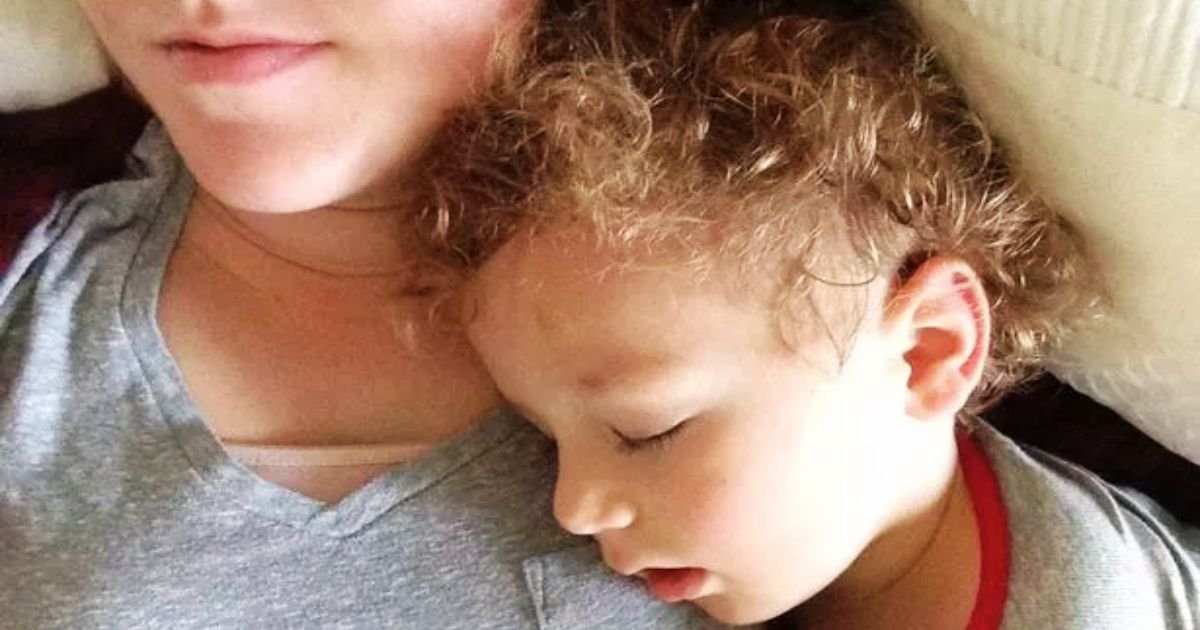 sleep11.jpg?resize=412,275 - Mother Shares 'Huge RED Flag' In Photo Of Her Sleeping Son And Hopes It Could Help Other Parents With Their Own Children