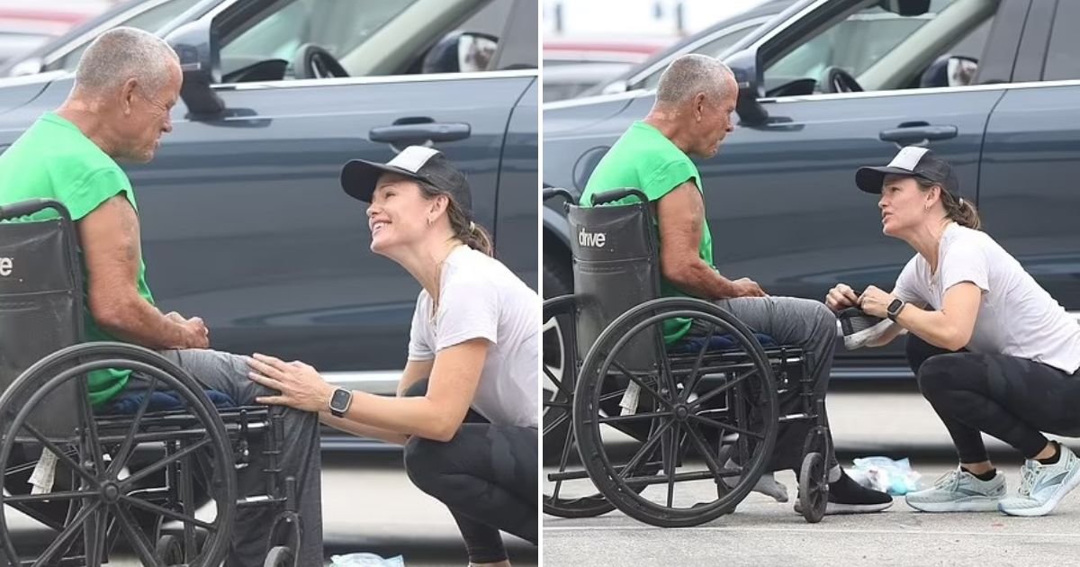 untitled design 2023 09 19t101128 415.jpg?resize=412,232 - Jennifer Garner Seen Offering Essentials And Her Own Shoes To Homeless Man In A Wheelchair