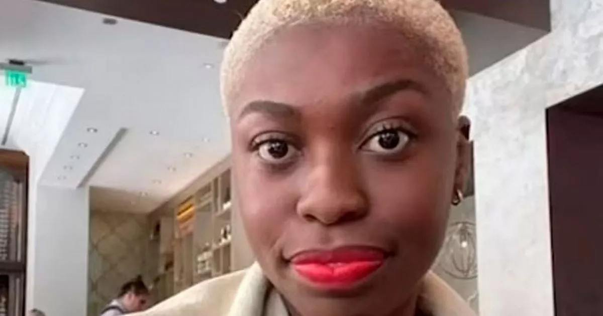 d5 2.jpeg?resize=412,275 - “The Staffer SLAMMED Me For Showing My Shoulders & COVERED Them With A Shawl While Other Women In Skimpier Outfits Were Ignored! How Dare They Find That Behavior To Be Okay?”