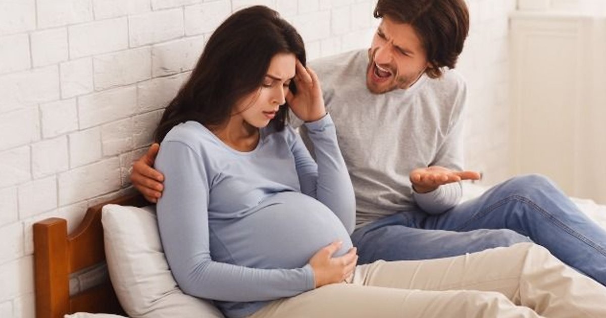 d90.jpg?resize=412,275 - “My Husband Wants To Film Me Giving Birth But I Think It’s A Gross Violation Of My Privacy! Am I Overreacting?”