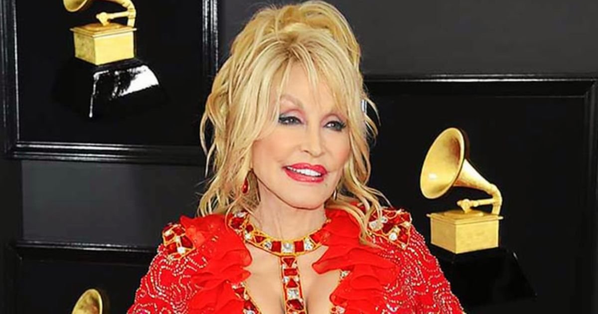 parton4.jpg?resize=412,275 - JUST IN: Dolly Parton, 74, Leaves Fans STUNNED After Sharing A Photo Of Her REAL Hair After Years Of Wearing Blonde Wig