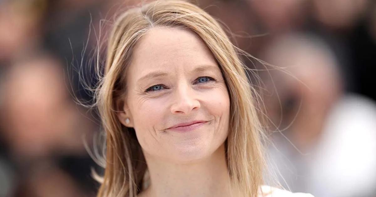 d2.jpeg?resize=412,275 - “I’m Enjoying My Age With NO Regrets!”- Jodie Foster, 60, Is UNRECOGNIZABLE Without Makeup While Wearing Simple Clothes 