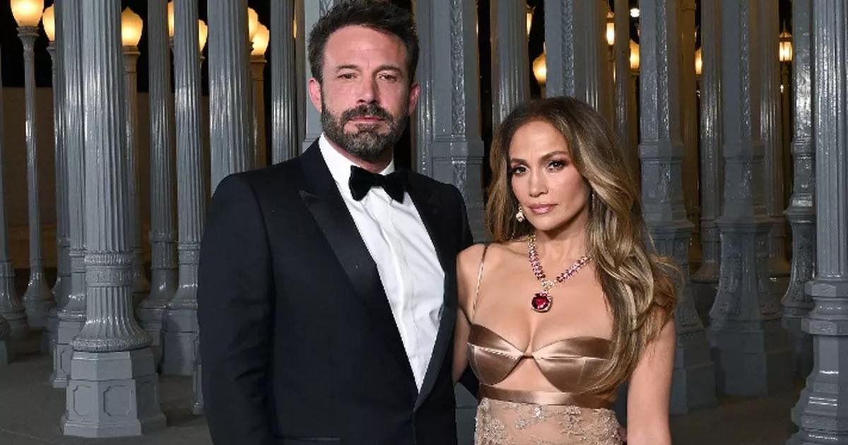 d5.jpeg?resize=1200,630 - EXCLUSIVE: “Show Some Real Emotion For Once!”- Ben Affleck SLAMMED For ‘Fake Smiling’ While Standing Next To JLo At Star-Studded Gala