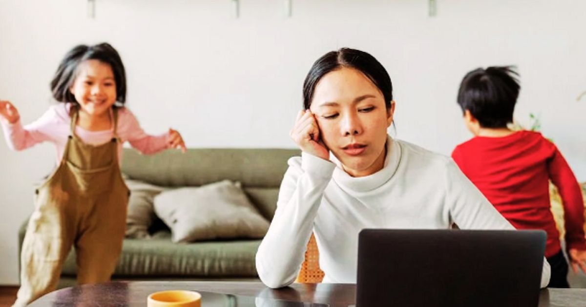 mom4.jpg?resize=412,275 - 'My Selfish Husband Spends An Hour In The Shower When He Should Be Helping Me With Our Kids But Am I The One Being Unreasonable Here?'
