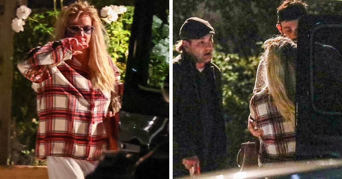 d156.jpg?resize=412,232 - BREAKING: Britney Spears' Latest Images Spark Concern As Star Pictured Running At 2am On The STREETS To Nearby Emergency Vet Clinic