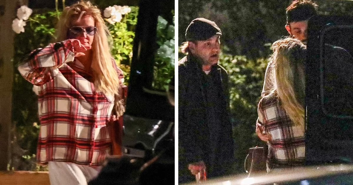 d156.jpg?resize=412,275 - BREAKING: Britney Spears' Latest Images Spark Concern As Star Pictured Running At 2am On The STREETS To Nearby Emergency Vet Clinic