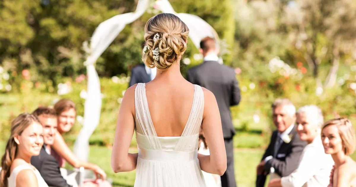 d55.jpg?resize=412,275 - "I Paid A Stranger $1000 To DISTRACT My Mother-In-Law At The Wedding! She Just Found Out & REFUSES To Talk To Me!"