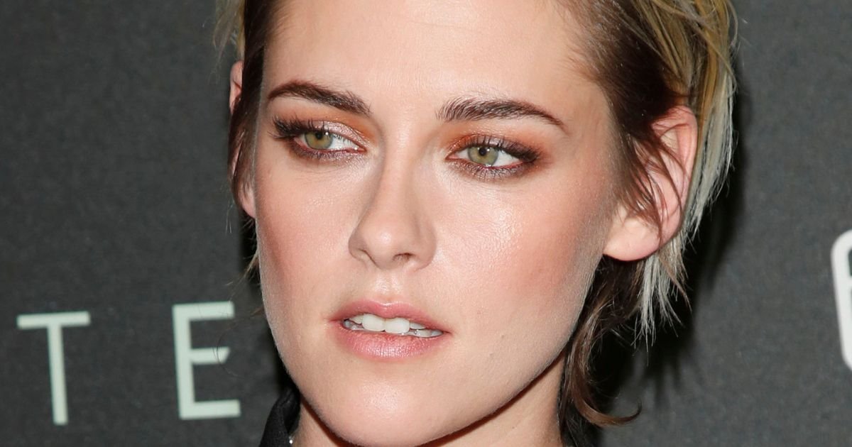 copy of articles thumbnail 1200 x 630 12 4.jpg?resize=412,275 - Kristen Stewart DROPS JAWS After Stepping Out In Just Her UNDERWEAR & High Heels