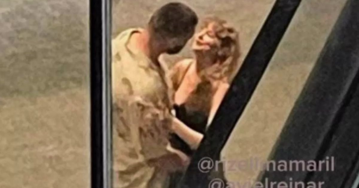 copy of articles thumbnail 1200 x 630 21 1.jpg?resize=412,275 - Taylor Swift & Travis Kelce Can't Keep Hands Off Of Each Other On Wild Night Out In Singapore