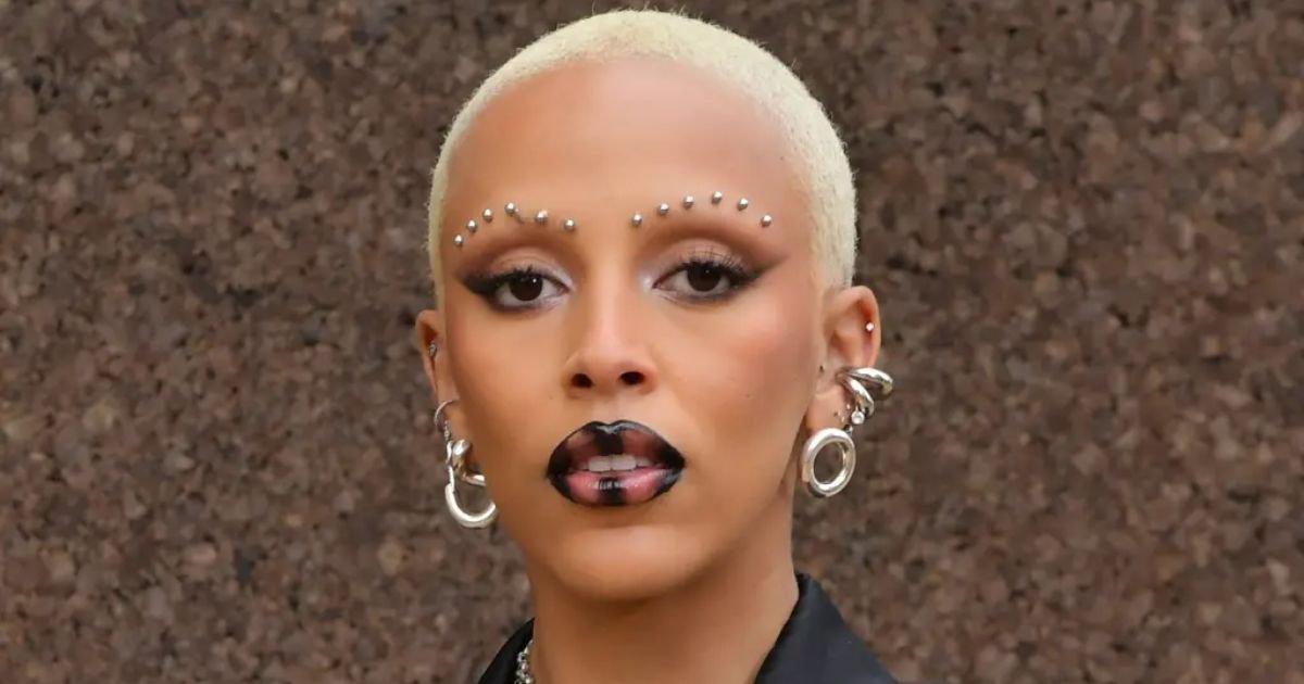 copy of articles thumbnail 1200 x 630 31 2.jpg?resize=412,275 - "I Can't Do This!"- Doja Cat DEACTIVATES Account After Giving Fans 'Silent Cry For Help' Due To Her 'Disturbed Thoughts'