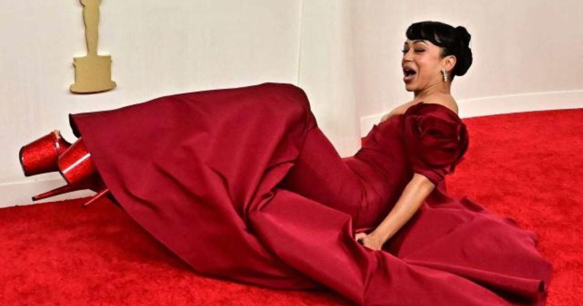 copy of articles thumbnail 1200 x 630 33 1.jpg?resize=412,275 - Liza Koshy Takes MASSIVE TUMBLE On Oscars 2024 Red Carpet While Struggling To Walk In 8 Inch Heels