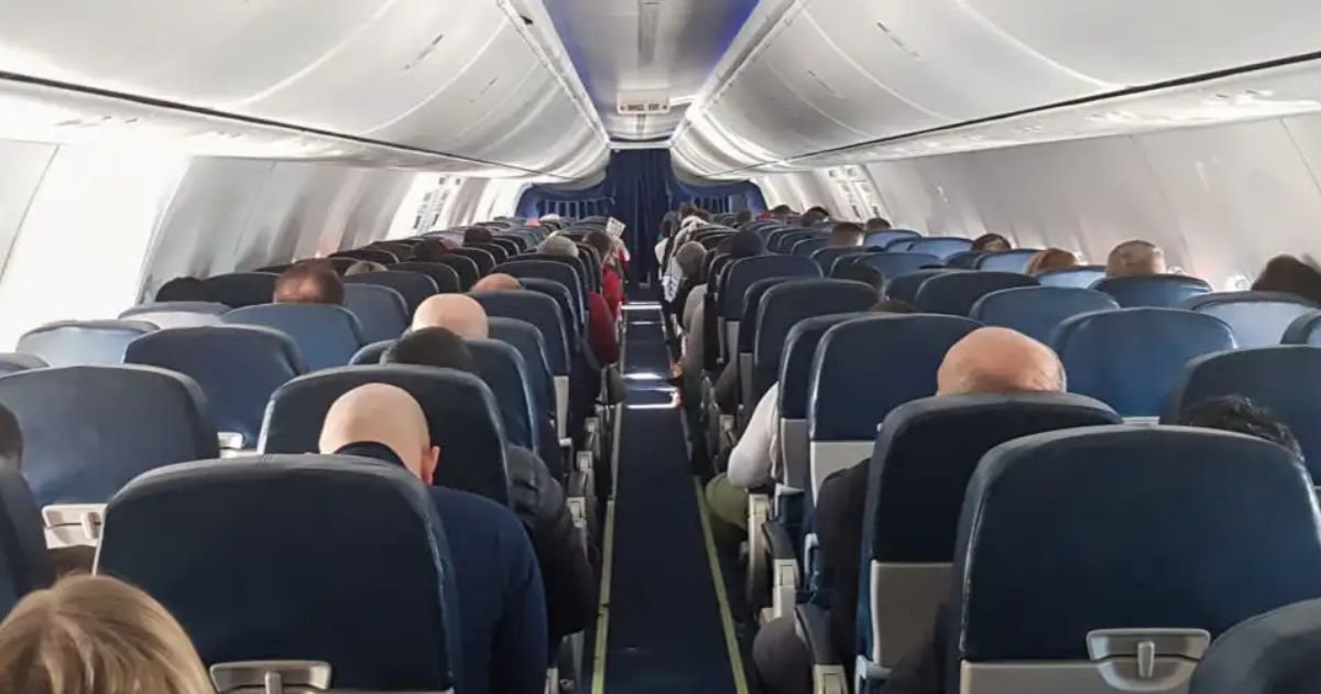 copy of articles thumbnail 1200 x 630 4 8.jpg?resize=412,232 - Massive Brawl Between Passengers On Packed Flight Forces Pilot To Make Emergency Landing