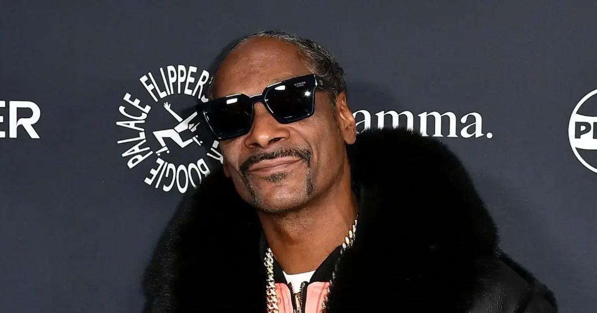 copy of articles thumbnail 1200 x 630 52.jpg?resize=1200,630 - Snoop Dogg's Weed Smoking 'Spiraling out of Control' — as It's Revealed He has Staffer to Stop His Guests 'Getting too High'