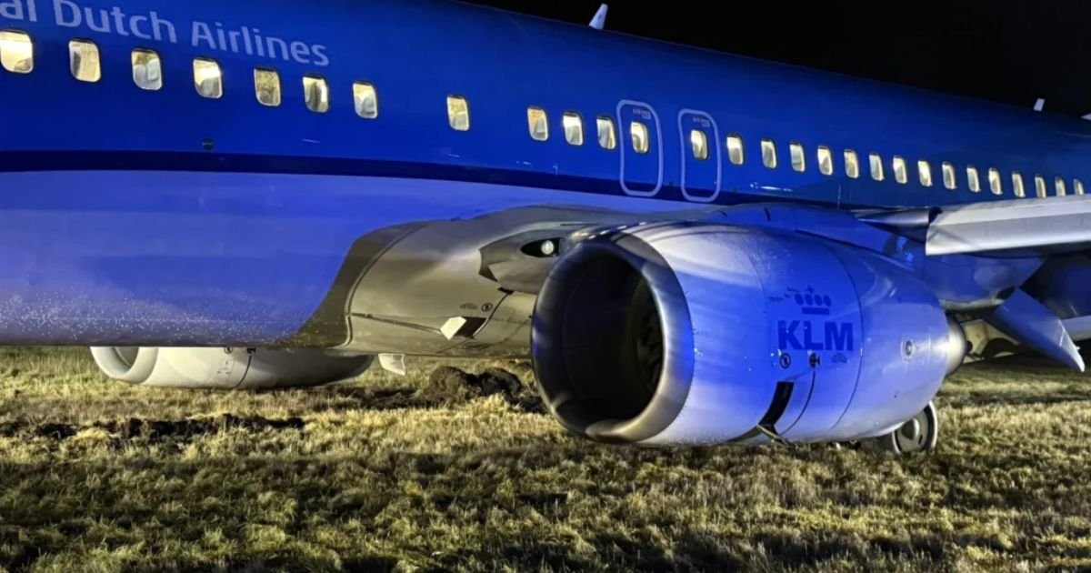 copy of articles thumbnail 1200 x 630 11 5.jpg?resize=412,275 - Boeing 737 Flight Carrying 188 People Skids Off The Runway After Landing In THIRD Air Incident Under 24 Hours