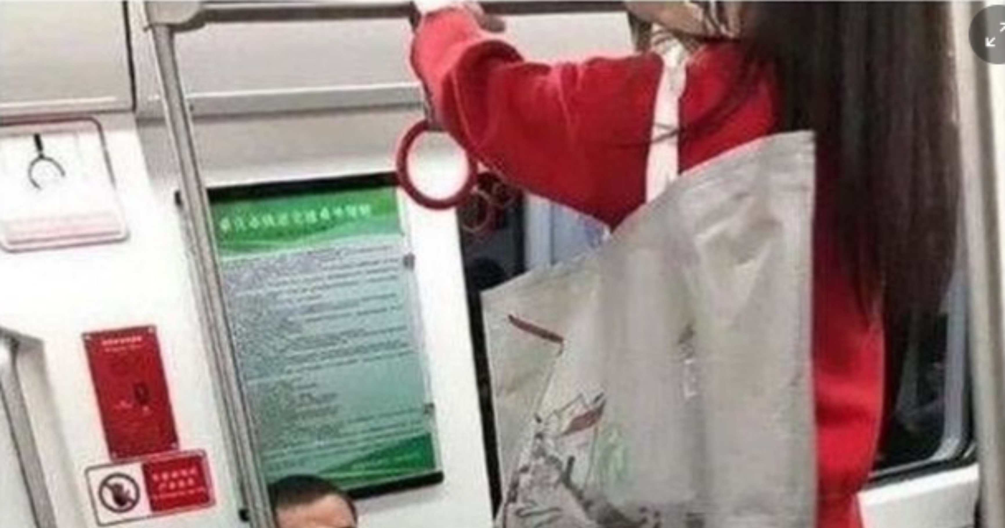84bd99c1 23de 4925 890b 71527e957153.jpeg?resize=412,275 - 지하철 빌런 논란