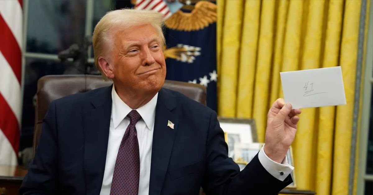 copy of articles thumbnail 1200 x 630 10 8.jpg?resize=412,275 - Trump Goes Public With ‘Full Contents’ of Oval Office Letter That Biden Left Behind
