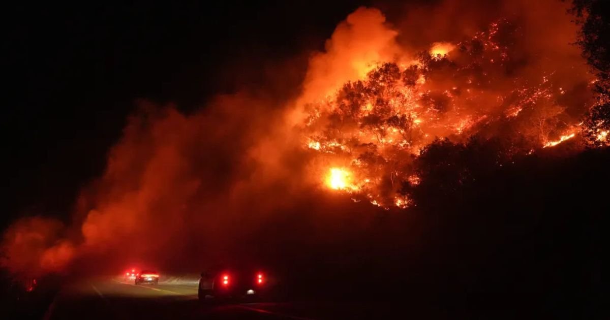 copy of articles thumbnail 1200 x 630 11 6.jpg?resize=412,275 - New Wildfires Break Out In San Diego Prompting Officials To Issue URGENT Evacuation Orders