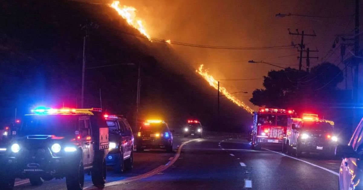 copy of articles thumbnail 1200 x 630 17 3.jpg?resize=412,275 - LA Wildfire 'Arsonist' Accused of Starting Inferno in Hollywood ARRESTED After Being Tackled by FURIOUS Residents