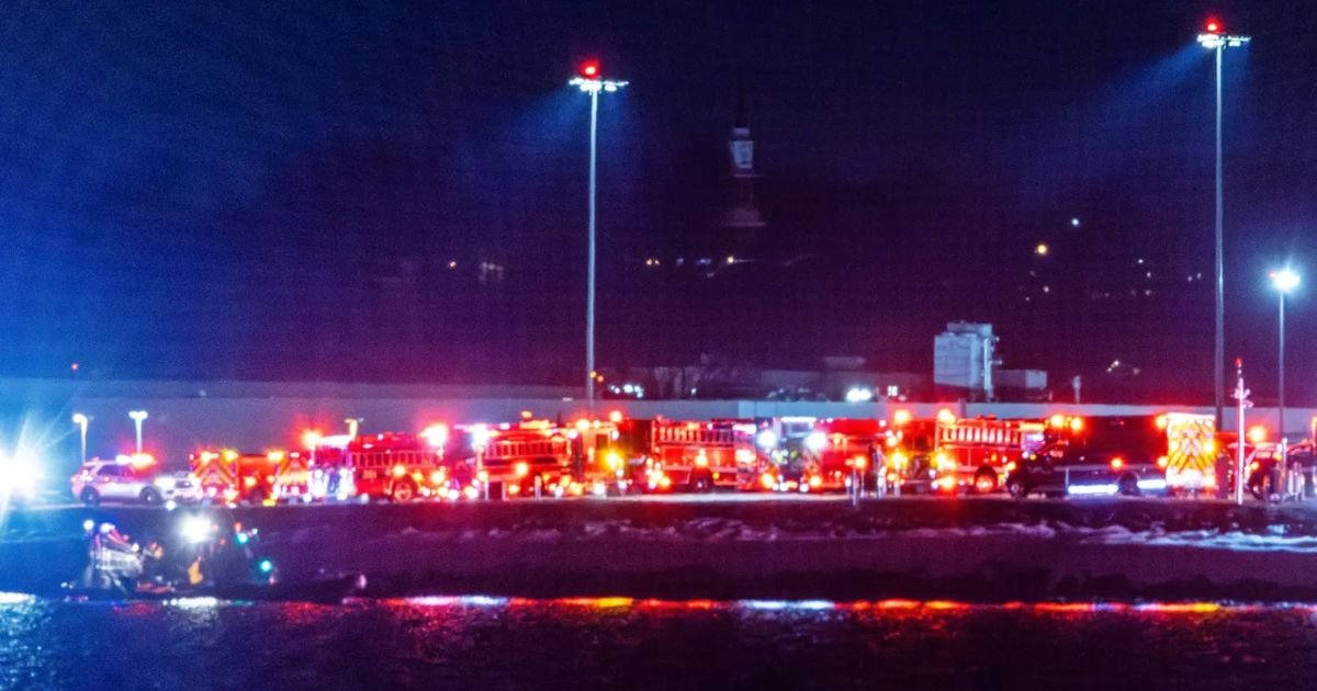 copy of articles thumbnail 1200 x 630 18 5.jpg?resize=412,275 - Desperate Search for Survivors Continues After American Airlines Passenger Plane COLLIDES With Military Chopper Over DC