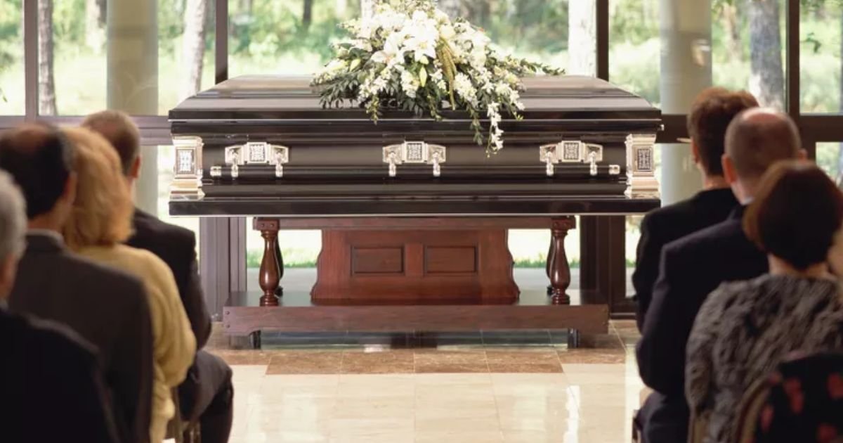 copy of articles thumbnail 1200 x 630 3 27.jpg?resize=412,275 - Woman Refuses to Attend Estranged Father's Funeral — Then Finds Out He Left Her 'Everything' in His Will
