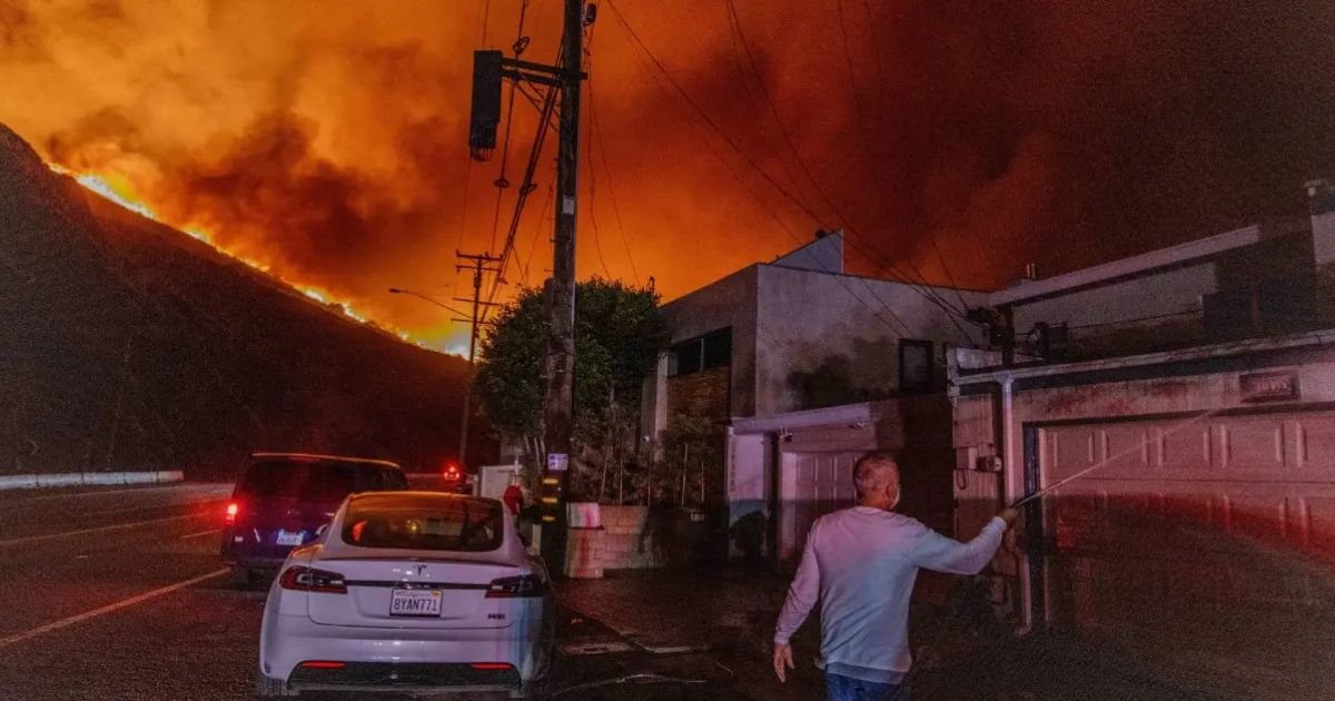 copy of articles thumbnail 1200 x 630 8 5.jpg?resize=412,232 - Climate Scientist Warns 'The Worst Is Yet To Come' As Winds Gain Speed Causing Aircrafts to Ground and Buildings Continuing to Burn in Palisades Fire