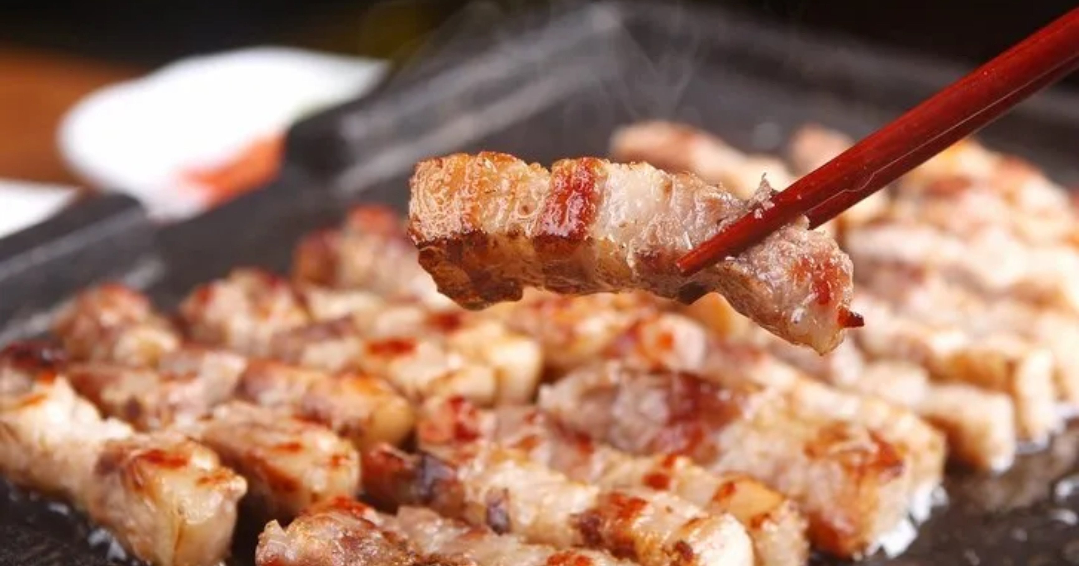 e5716748 b256 4e9f a50d 0290875e7e28.jpeg?resize=412,275 - 삼겹살 기름 때문에 썸녀한테 정 떨어졌다는 남자