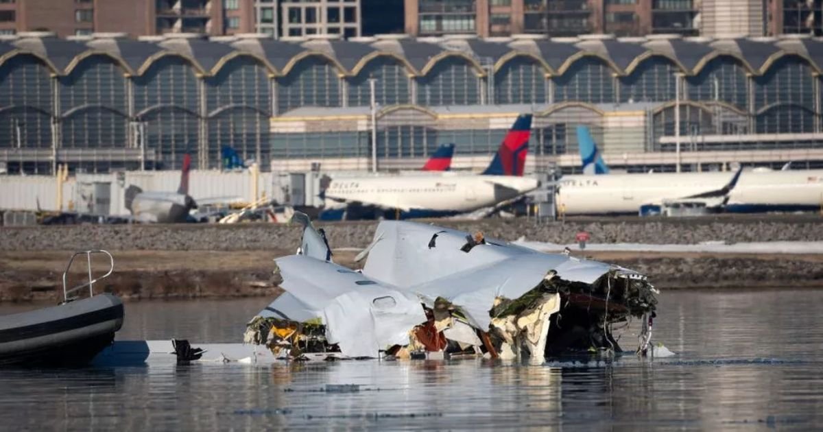 copy of articles thumbnail 1200 x 630 1.jpg?resize=412,275 - Washington Plane Crash Questions – Runway change, Strange Orders and Wrong Visual
