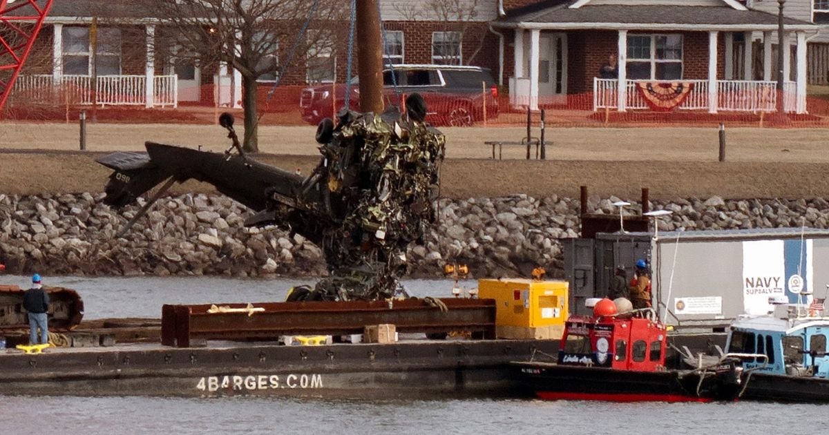 copy of articles thumbnail 1200 x 630 11 5.jpg?resize=1200,630 - Black Hawk’s Tracking Tech Was ‘Switched Off’ When It Crashed Into American Airlines Plane