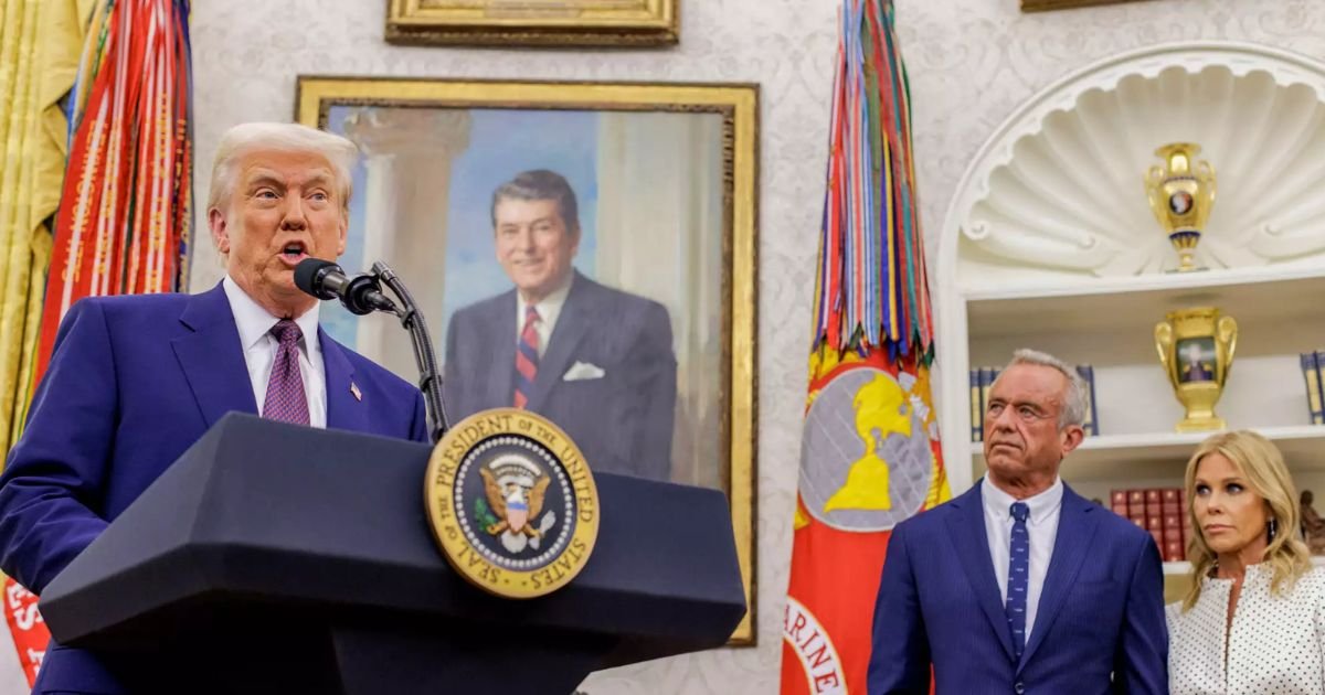 copy of articles thumbnail 1200 x 630 11 9.jpg?resize=412,232 - Donald Trump's Mug Shot Spotted in White House Alongside Historic Portraits of George Washington