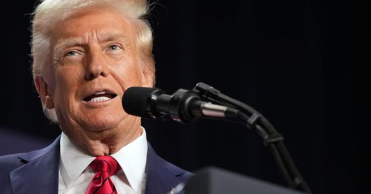 copy of articles thumbnail 1200 x 630 8 3.jpg?resize=412,275 - 'Just Can't Keep Up!'- Donald Trump 'Talks So Much' That Even His White House Stenographers Are Struggling to Keep Up