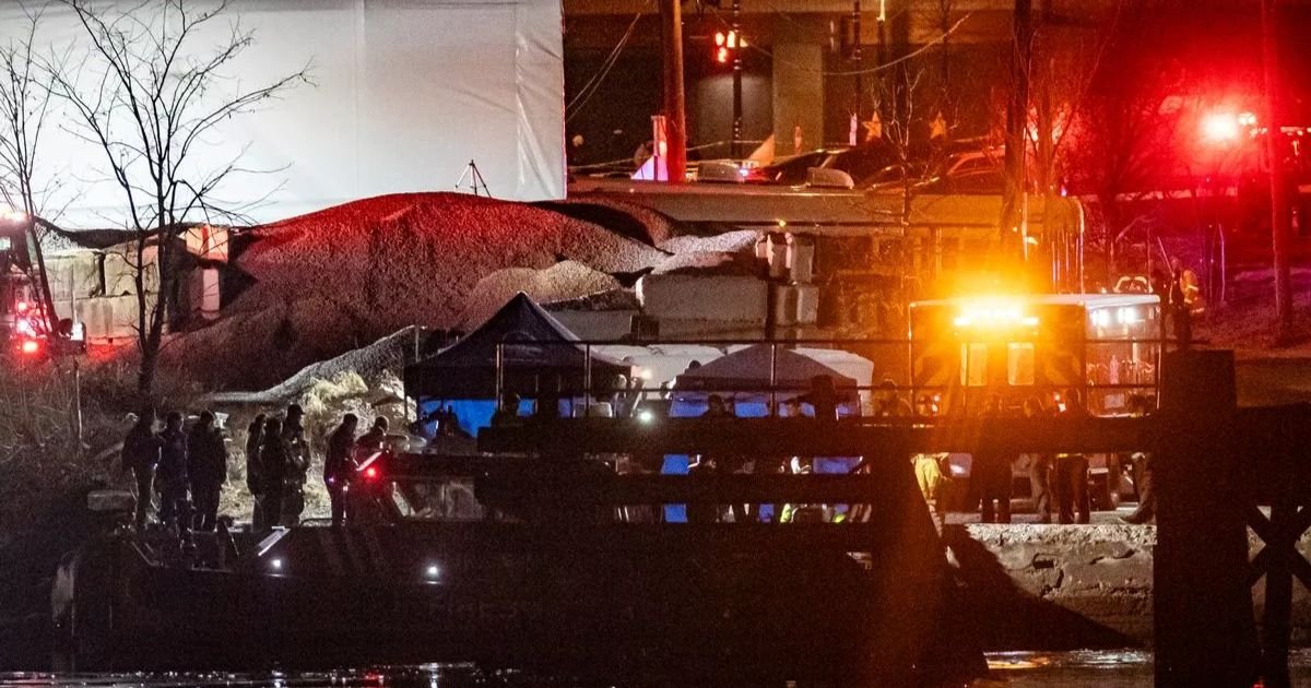 copy of articles thumbnail 1200 x 630.jpg?resize=412,232 - Pilot's Five Chilling Words After 'Fireball' Ronald Reagan Airport Crash