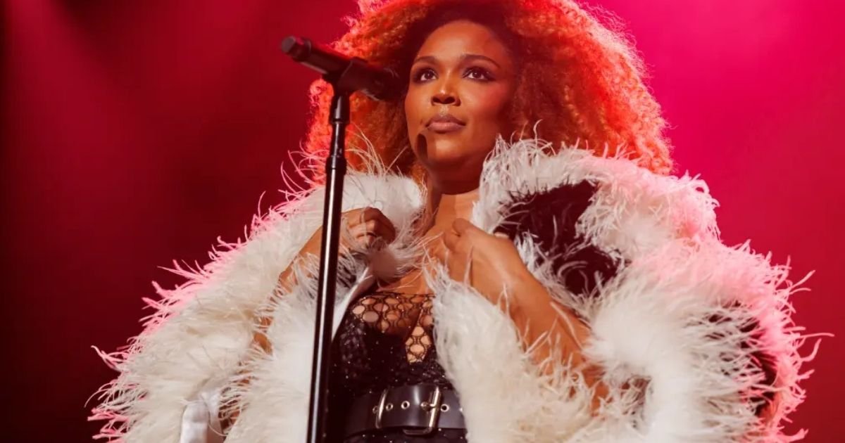 copy of articles thumbnail 1200 x 630 10 3.jpg?resize=412,232 - Singer Lizzo Breaks Down In Tears And Reveals Worst Depression of Her Life After Being Accused of Assault